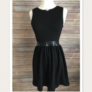 BLACK SKATER DRESS 👗